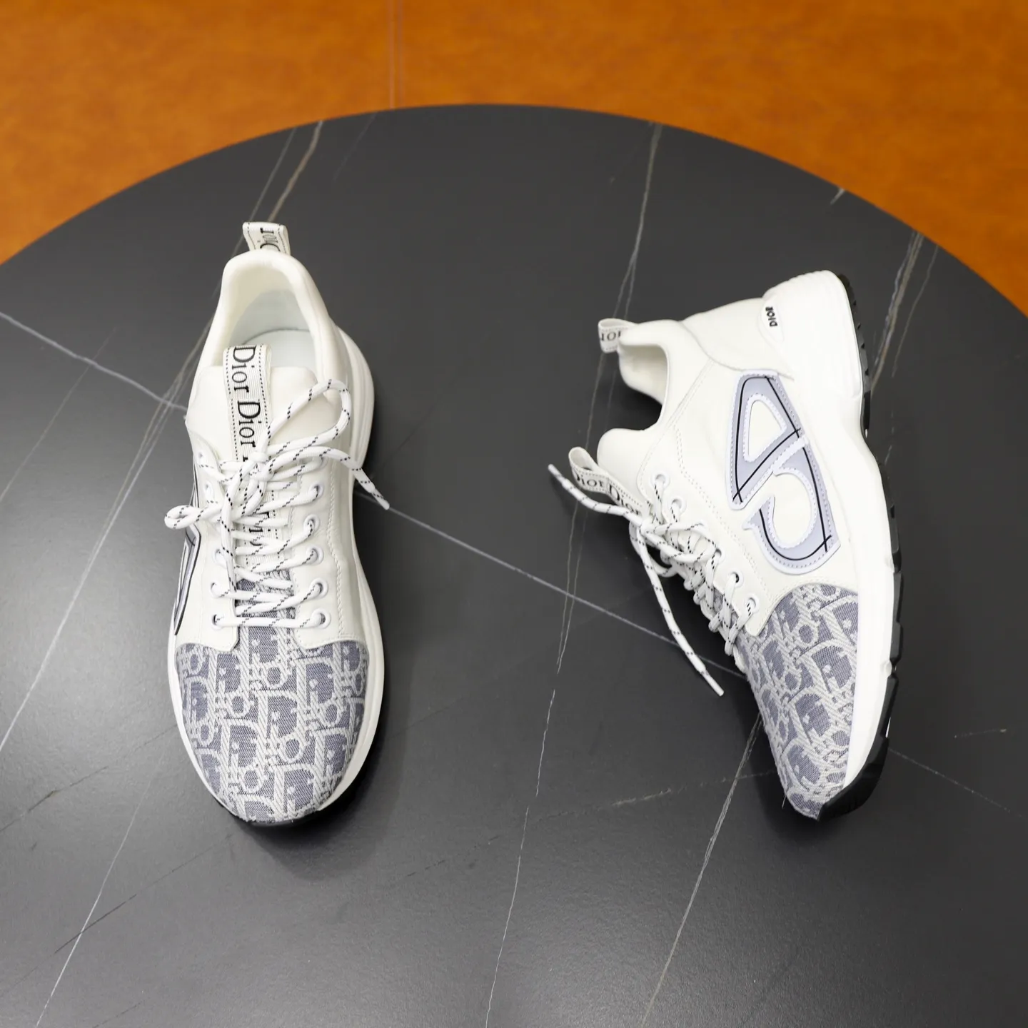 Ex-factory price: 462💰🙅‍♂️🙅‍♂️🙅‍♂️ Brand: Dior DIOR Standard code: 38-44 (45 customized) Grade: Same as the official website Material: Original material splicing Comfortable and breathable lining Lightweight and wear-resistant sports outsole Style category: Men's fashionable casual shoes Running sneakers Distinguished luxury brand elements Top luxury Color: actual picture color